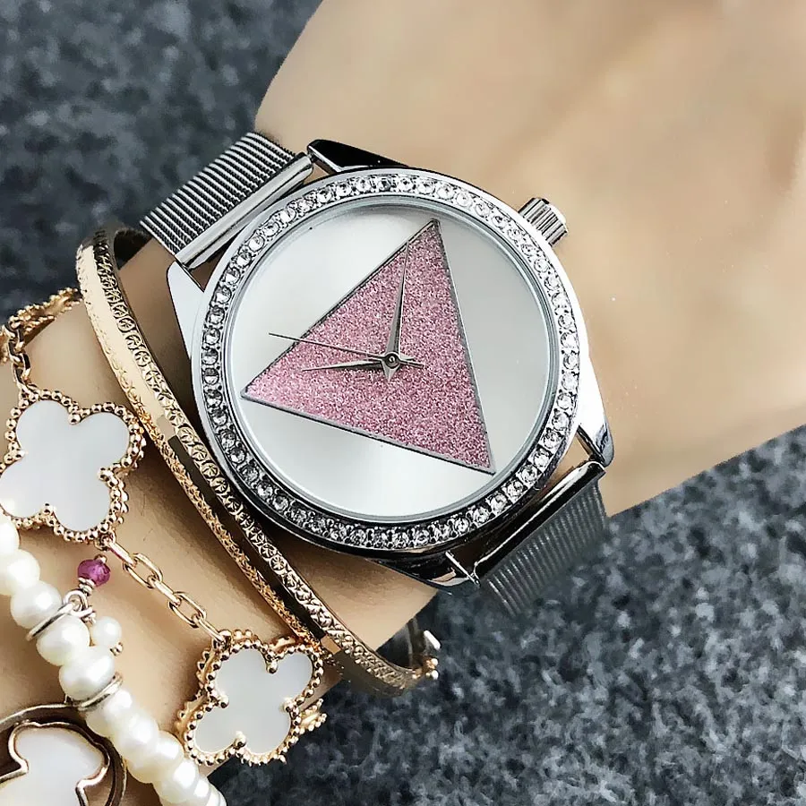 Modische Armbanduhr für Damen und Mädchen, dreieckiges Zifferblatt im Kristallstil, Metall-Stahlband, Quarzuhren GS22208Q