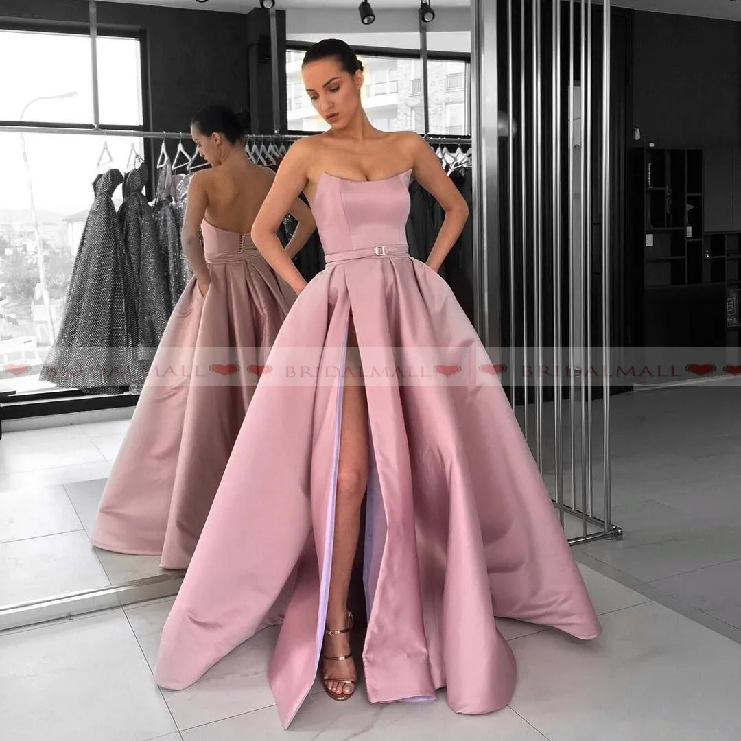 Dusky Pink Satin Aftonklänningar 2019 Eleganta Formella Aftonklänningar Med Sash Side Split Long Prom Klänning Anpassad Party Gowns Robe de Soirée