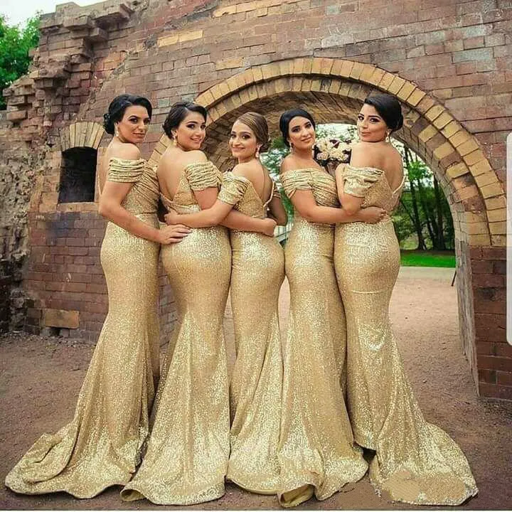 2020 Gold Cekinowe sukienki Druhna Pldys Off Shoulder Mermaid Long Maid of Honor Suknie Prom Wieczór Tanie Ślub Guest Dress Plus Size