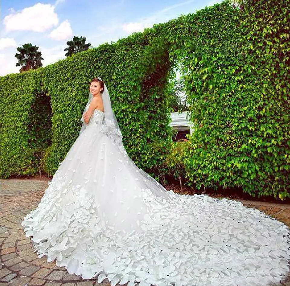 Sweetheart Beaded Rhinestone Applique A Line Beaded Wedding Gown With Cathedral Train Vintage Wedding Dress From A beautiful dress 110.56 DHgate.Com