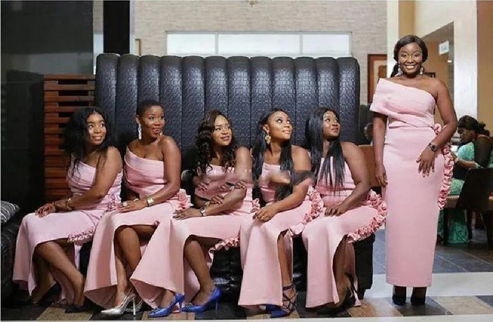 2020 Dusky Pink Bridemaids Sukienki na ślub Ruched Satyna Off Ramię Maid of Honor Suknie Plus Rozmiar Tanie Prom Party Dress