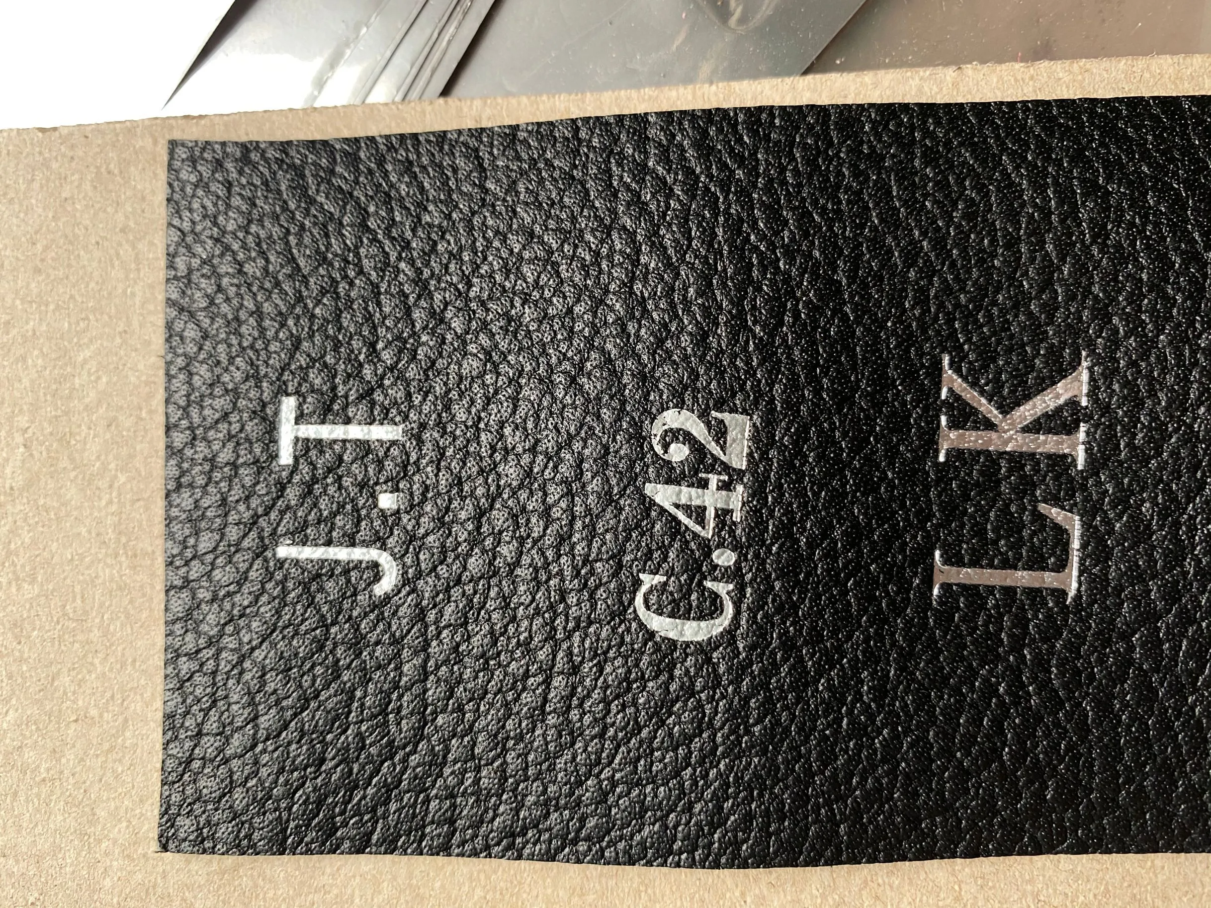 What Are the Best Ways to Personalize Leather Luggage Tags?