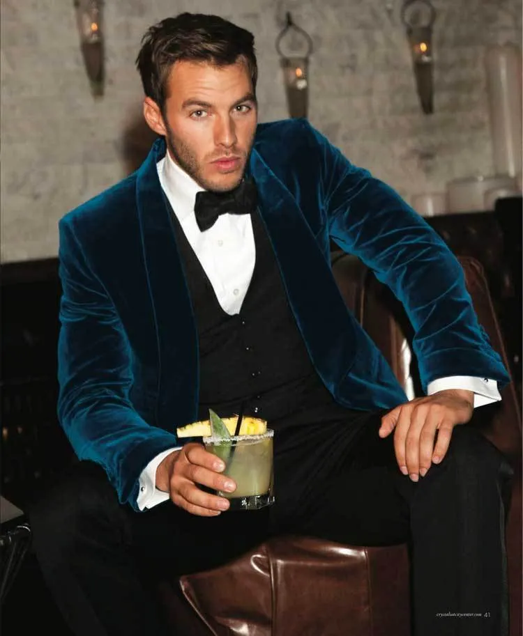 Klasyczne trzy kawałki Velvet Mens Garnitury Szal Lapel Wedding Grooms Tuxedos Slim Fit Formal Blazer One Button Celebrity Prom Suit
