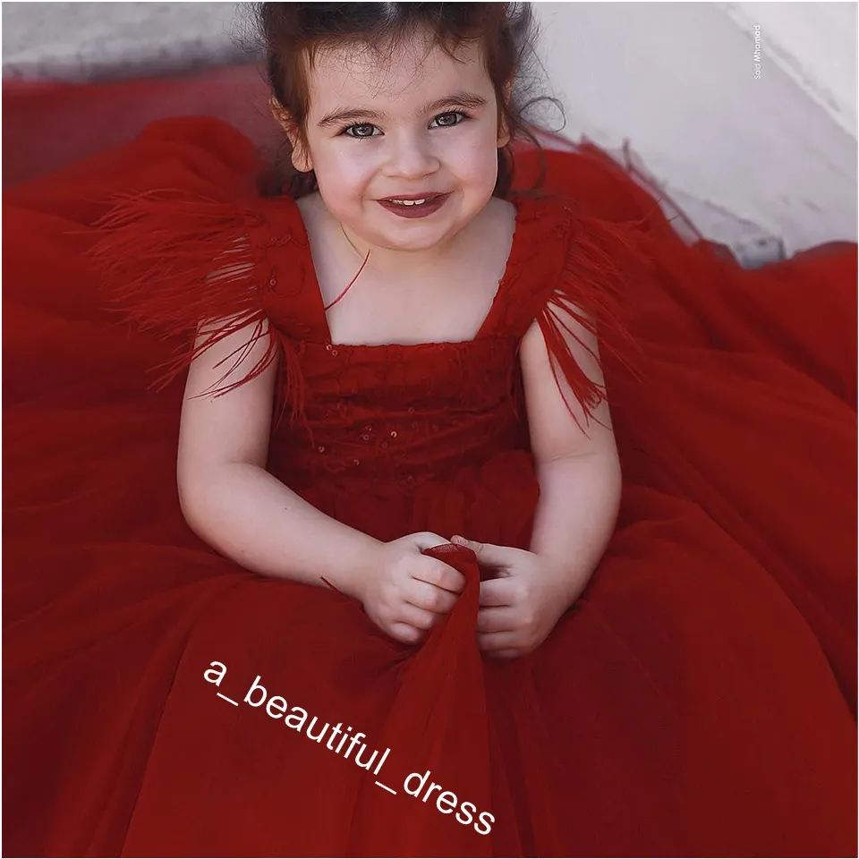 Röd fjäder toddler tjejer pageant klänningar sequined fyrkantig nacke boll klänning blomma flicka klänning golv längd tulle prinsessa barn prom klänningar fg1288