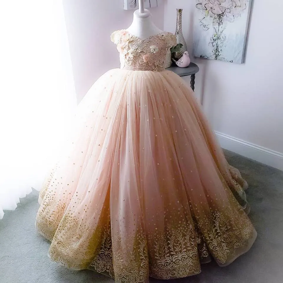 2018 sparkly lyxiga spetsblommor blomma flicka klänningar pärlor liten tjej bröllopsklänningar vintage page klänningar klänningar f054