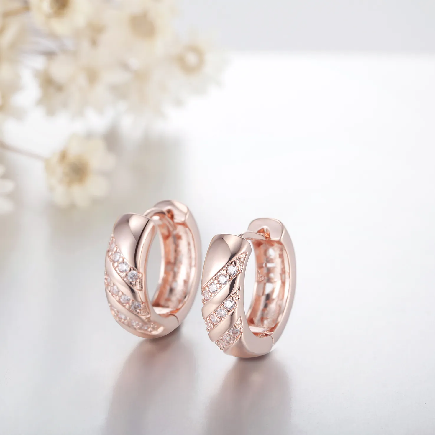 Boucles d'oreilles roses en forme de cœur en acier pour femmes