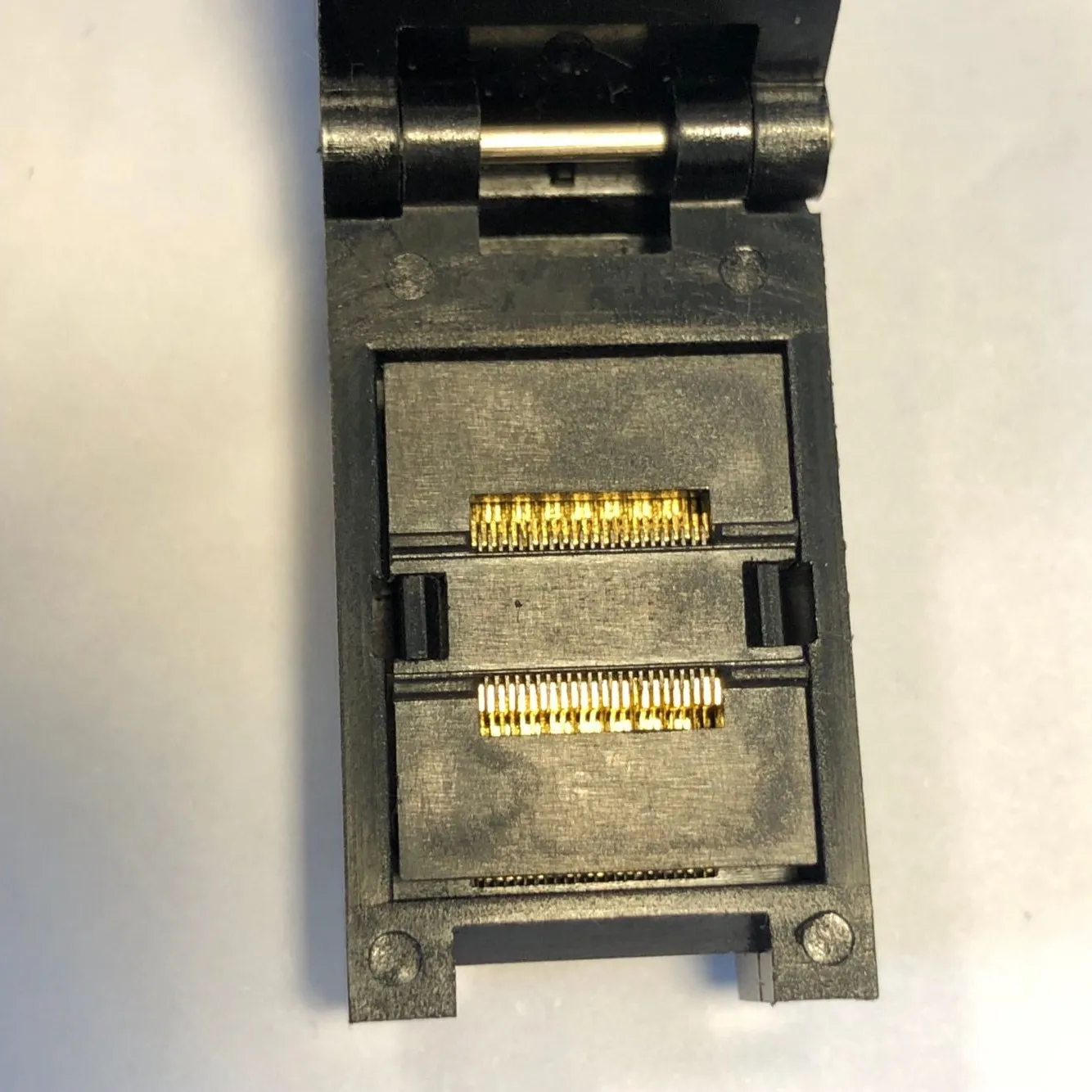 TSSOP48P 0.4mm Pitch IC Test Soketi 4.4x6.4mm Sokette Yanmak
