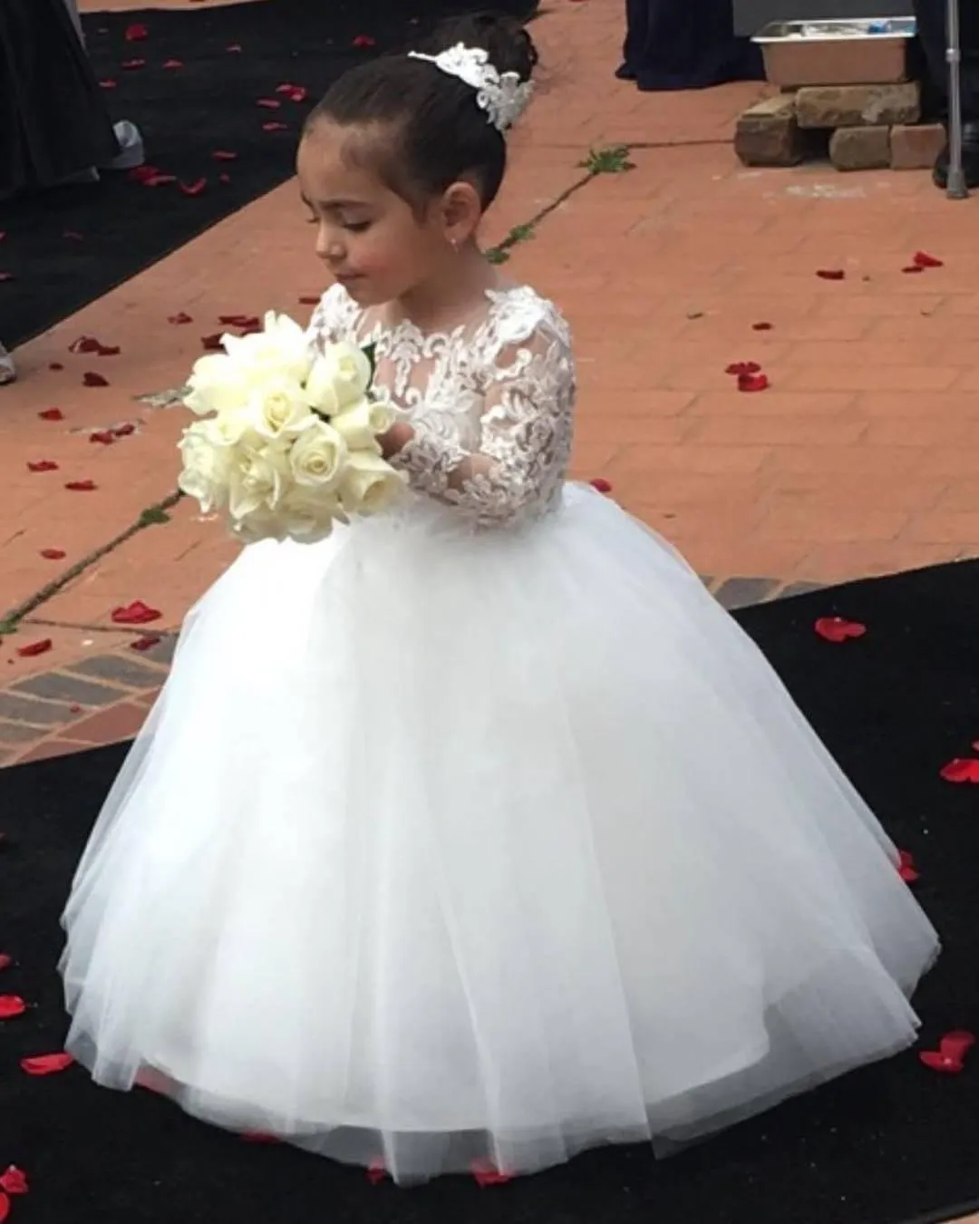 Elegant First Communion Dresses Princess Kids White Ball Gown Flower Girl Dresses with Long Lace Sleeves