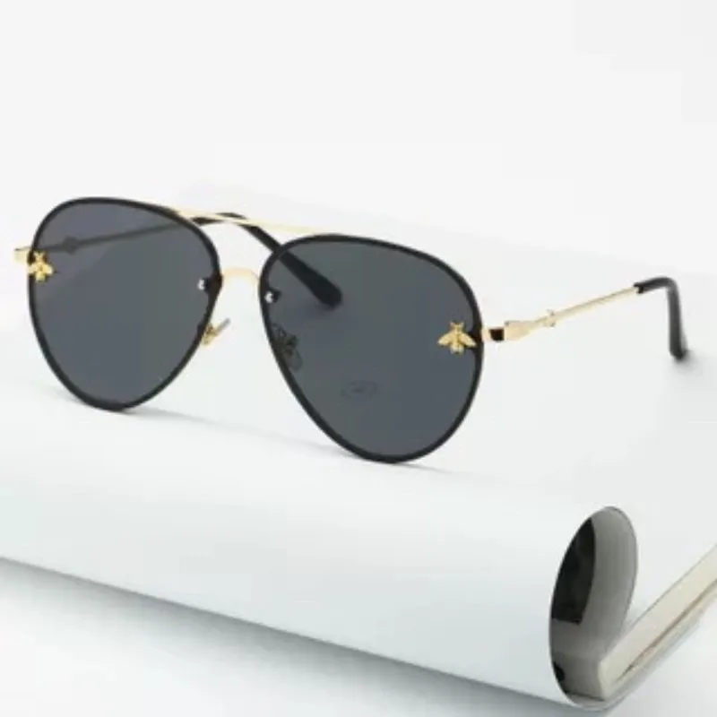 Partihandel-2019 Hot Sale Luxury Little Bee Designer Solglasögon för kvinnor och män Metall Pilot Framirror Lenser 9 Färger Gratis Leverans