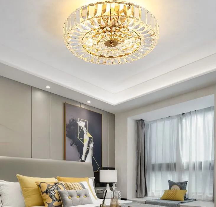Lustre en cristal de luxe moderne plafonniers lustres chromés montés en surface allumant des lampes de plafond à LED rondes pour l'éclairage de la chambre à coucher