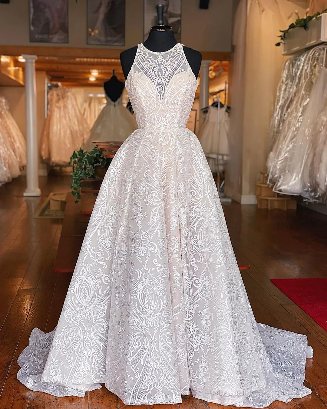 Abito da sposa in pizzo ricamato 2020 Abito da ballo abiti da sposa Cappella strascico robe de mariage Collo alto Buco della serratura Indietro Foto reali Custom Made