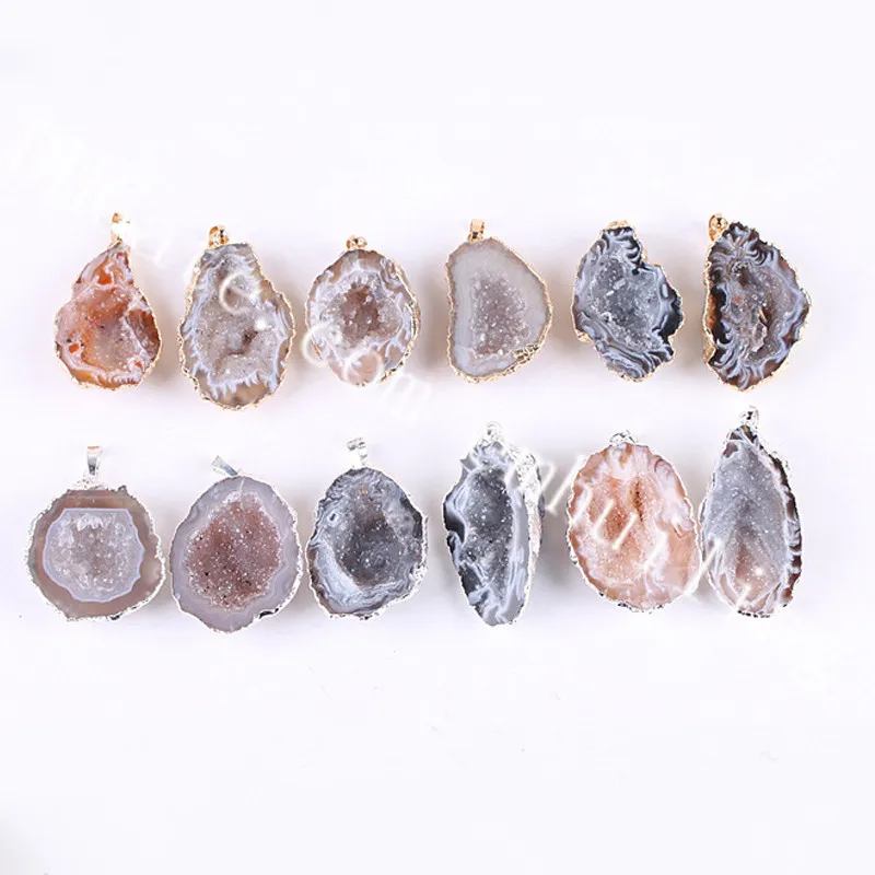 10Pcs 25-40mm 혼합 무작위 자연 색 Druzy 동굴 펜던트 참 비정규 정품 Raw Drusy Geode Stone 펜던트 골드 / 실버 도금 엣지