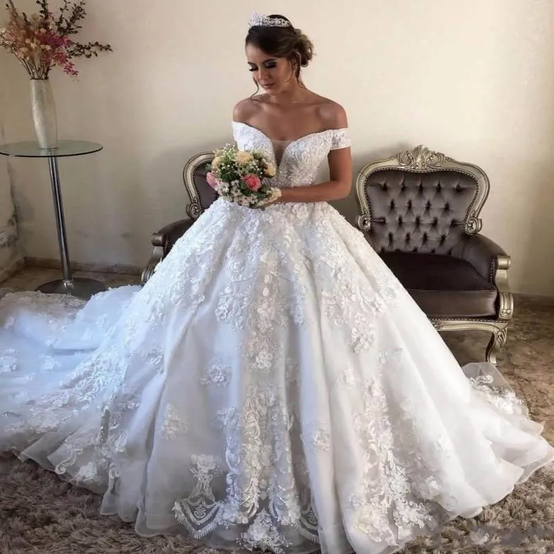 2023 Abito da ballo arabo di lusso Abiti da sposa Sweetheart Off spalla Appliques in pizzo Fiori con perline di cristallo Plus Size Abiti da sposa formali Cappella treno