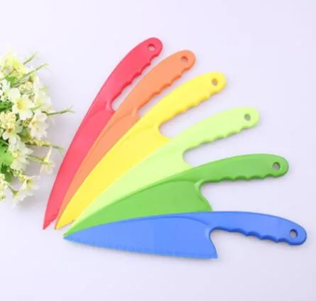 Grattoir en plastique coloré de qualité alimentaire, couteau à gâteau, couteau à pain en Mousse avec outils de cuisson de cuisine irréguliers, couleur aléatoire, vente en gros