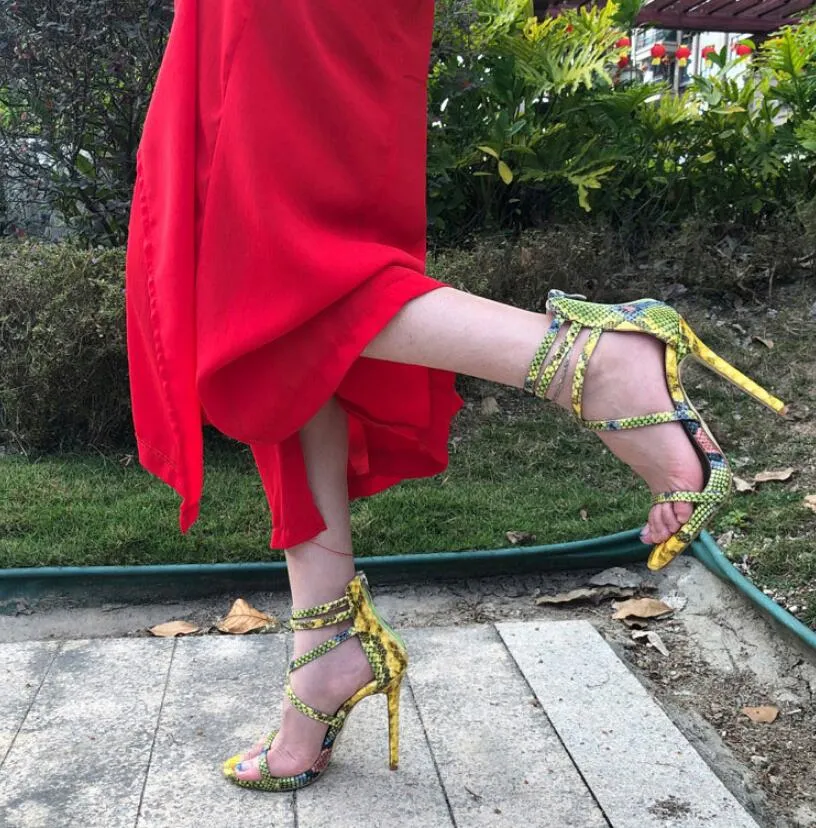 Talon aiguille store grande taille