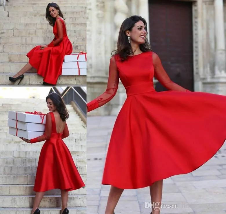 2019 Economici Maniche lunghe Red Homecoming Dress Una linea Jewel Neck Short Juniors Sweet 15 Graduation Cocktail Party Dress Plus Size Custom Made