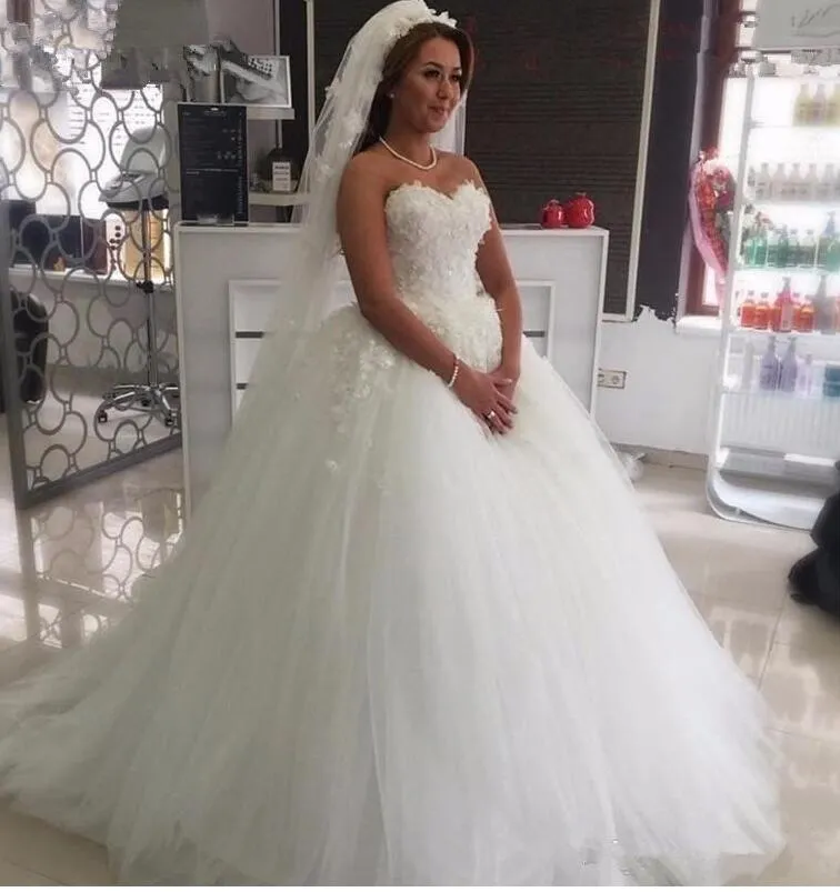 Italian No Sleeve Strapless Princess Ball Gown Wedding Dress Boob Tube Top Wedding Dress in Stock