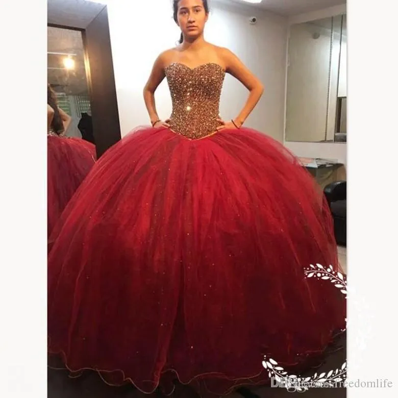 Bling Vestido de 15 anos vermelhas Vestidos Quinceanera 2019 Ouro Cristal Beading Puffy Bola vestido longo doce 16 vestido de baile vestidos formais