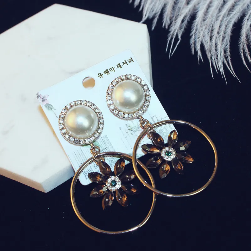 New trendy fashion luxury designer glittering diamond pearl circle crystal flower pendant drop dangle chandelier stud earrings for woman