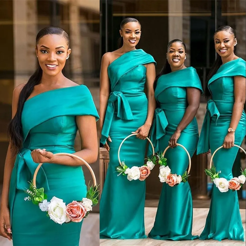 2020 Hunter Green Africano Africano Barato Vestidos de Dama de Honra para Casamentos Vestido de Convidados Um ombro Cap Sleeve Bainha De Cetim Camisa formal Doméstica