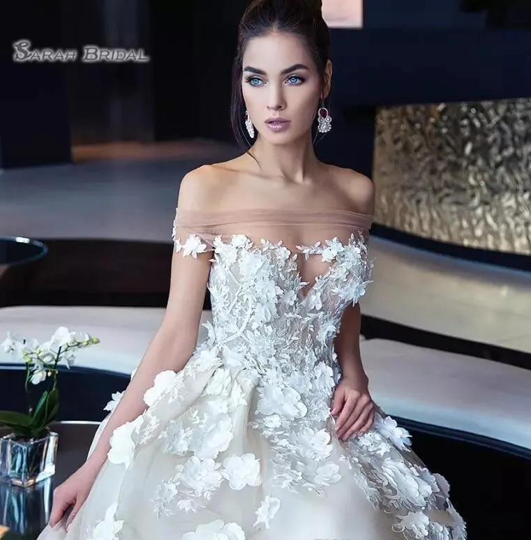 2020 Vintage A Line Wedding Dresses Off Shoulder Keyhole 3D Flowers Lace Appliques Plus Size Bridal Gowns271v