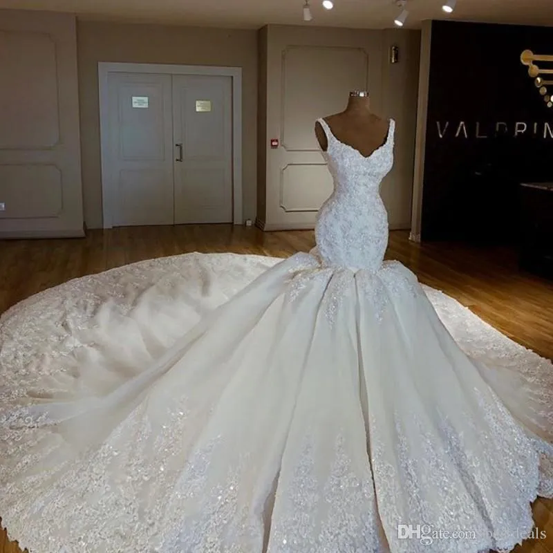 2020 Lyx Dubai sjöjungfru bröllopsklänningar Spaghetti pärlor Lace Appliques Brudklänningar Fabulous Chapel Train Afrikansk bröllopsklänning Plus Storlek