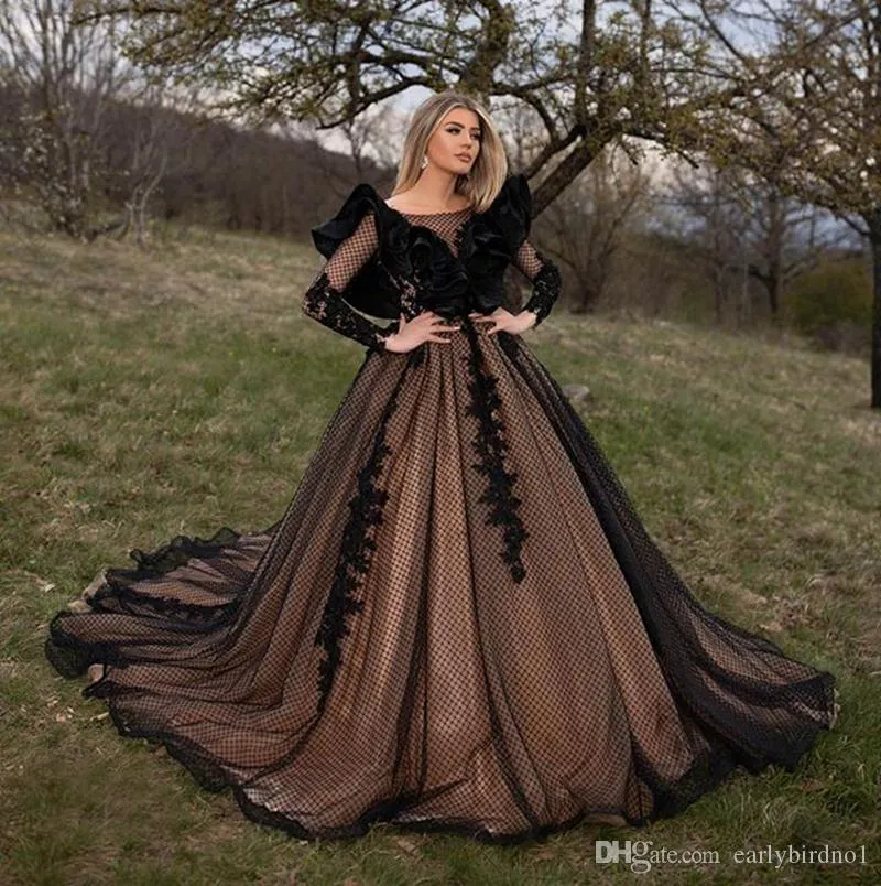 Vintage Gothic Halloween Koronki Księżniczka Suknie Ślubne Linii Plus Rozmiar Off Ramię Z Długim Rękawem Castle Court Train Wedding Bridal Suknie