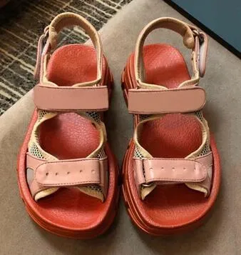 Hot Sale-Designer-Freizeitsandalen für Herren und Damen, modische Leder-Strandschuhe im Freien wfk13