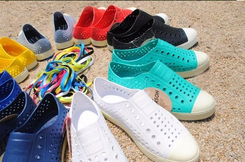 Designer-Ual Men Jefferson Hole Clogs Beach Shoes Andningsbar Toe Cap som täcker sandaler