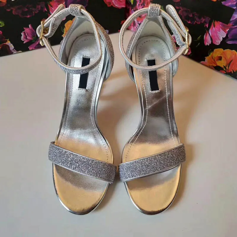 Gorąca sprzedaż - Skóra patentowa Thrill Heel Unikalna Sukienka Sukienka Wedding Buty Sexy Buty Litery Heel Sandals by Free