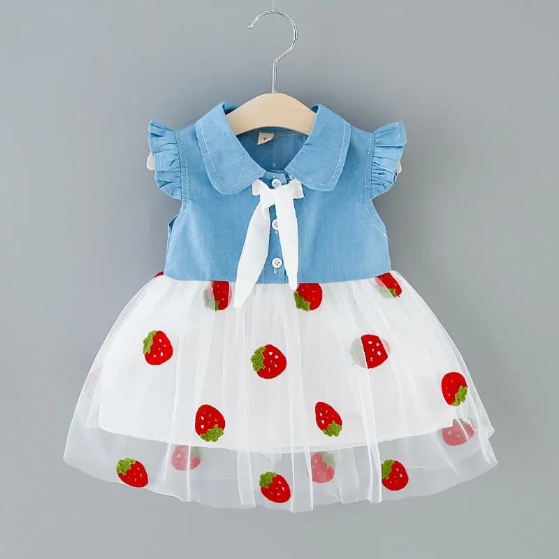 Abiti per bambini per ragazze Bowknot Denim Splice Stampa fragola Abito da principessa in tulle Neonate Abbigliamento casual estivo Ma8