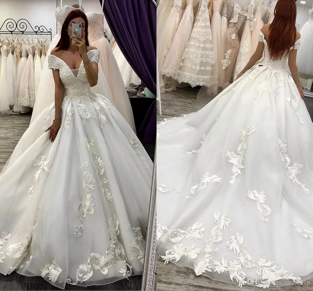 Robe de mariée en dentelle magnifique robe de ballon 2019 avec Appliques de train d'épaule Train court manches courtes Tulle Wedding Robes de mariée