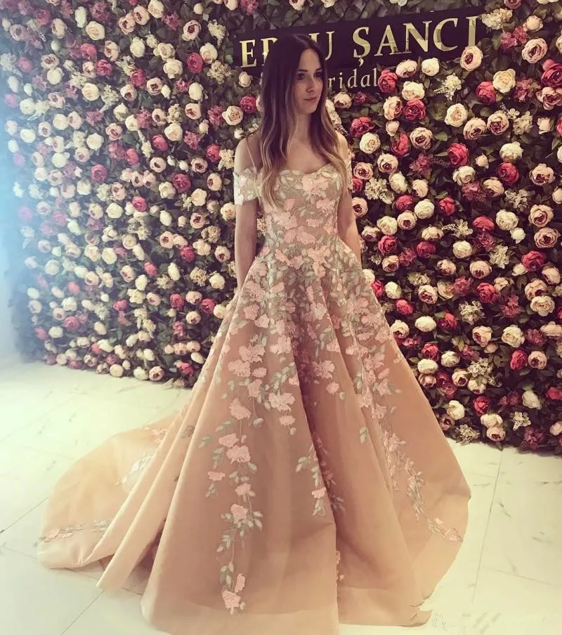 Nowy szampana Prom Dresses Off The Shoulder Sweep Pociąg Aplikacja Plus Size Evening Suknie Eleganckie Vestidos Festa 1471