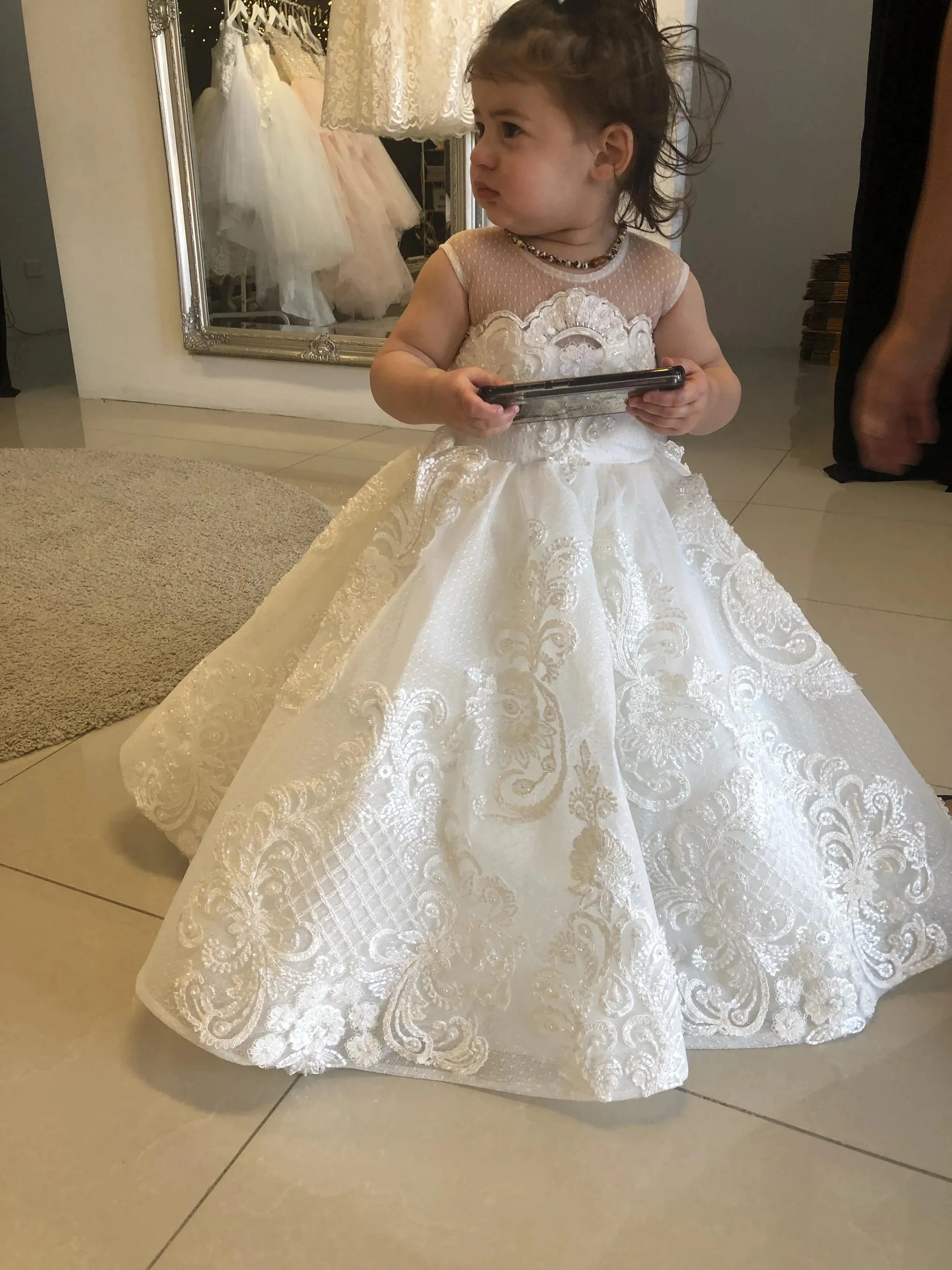 Expensive Nigerian Lace Flower Girl Dresses For Wedding 2020 Cap Sleeve Sheer Jewel Party Dress Toddler Girls Pageant Dresses Vestidos De