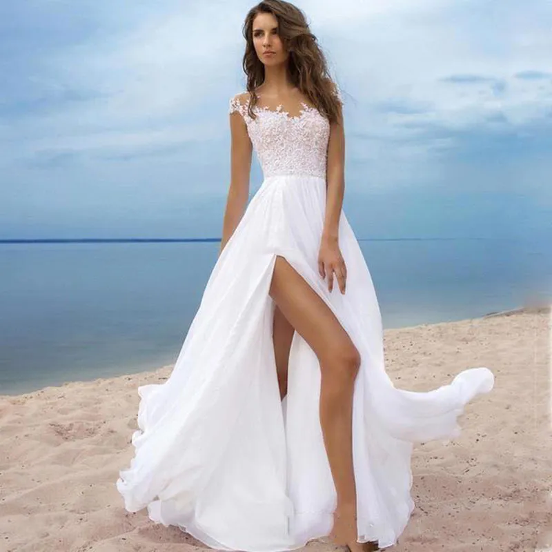 Strand Bröllopsklänning med Split Leg Cap Sleeve Lace Neckline Chiffon Kjol En linje Boho Bridal Gown