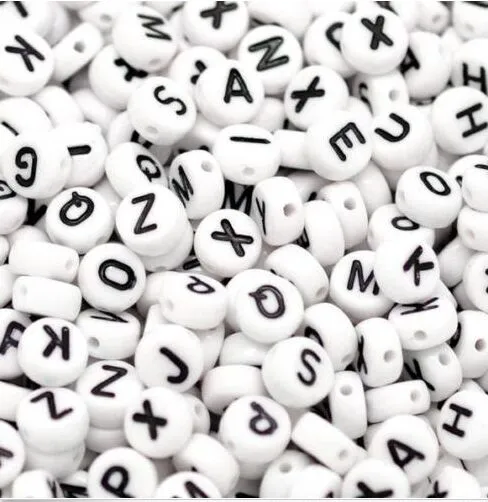 1000 stks / partij Wit Gemengde Alfabet Brief Acryl Platte Kubus Spacer Beads Charms voor Sieraden Maken 7mm