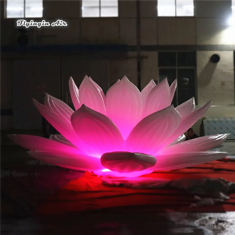 Dostosowana rzeźba rośliny 3M / 6m wysokość nadmuchiwany kwiat lotosu z oświetleniem RGB do dekoracji parku tematycznego