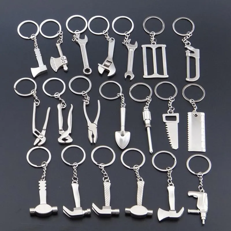 20 Modeller Mini Tool Nyckelring Skiftnyckel Metal Key Chain Spanner Hammer Såg Axe -tång Borr Keyring Key Ring Opener KeyFob Tools