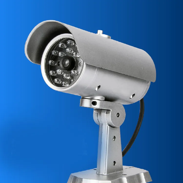 Telecamera di sicurezza CCTV finta fittizia LED lampeggiante Telecamera di sorveglianza per interni ed esterni Sliver