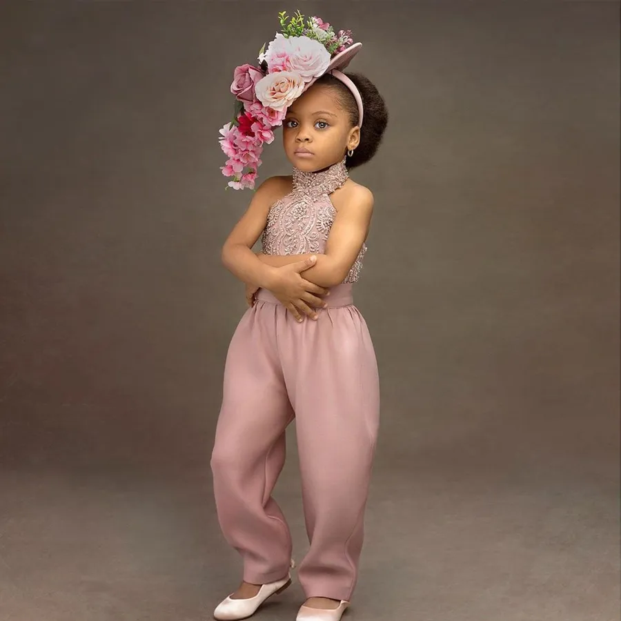 Belles deux pièces combinaisons robes de fille de fleur pour le mariage perlé enfant en bas âge robes de concours licou cou satin appliqué enfants pantalon robe de bal