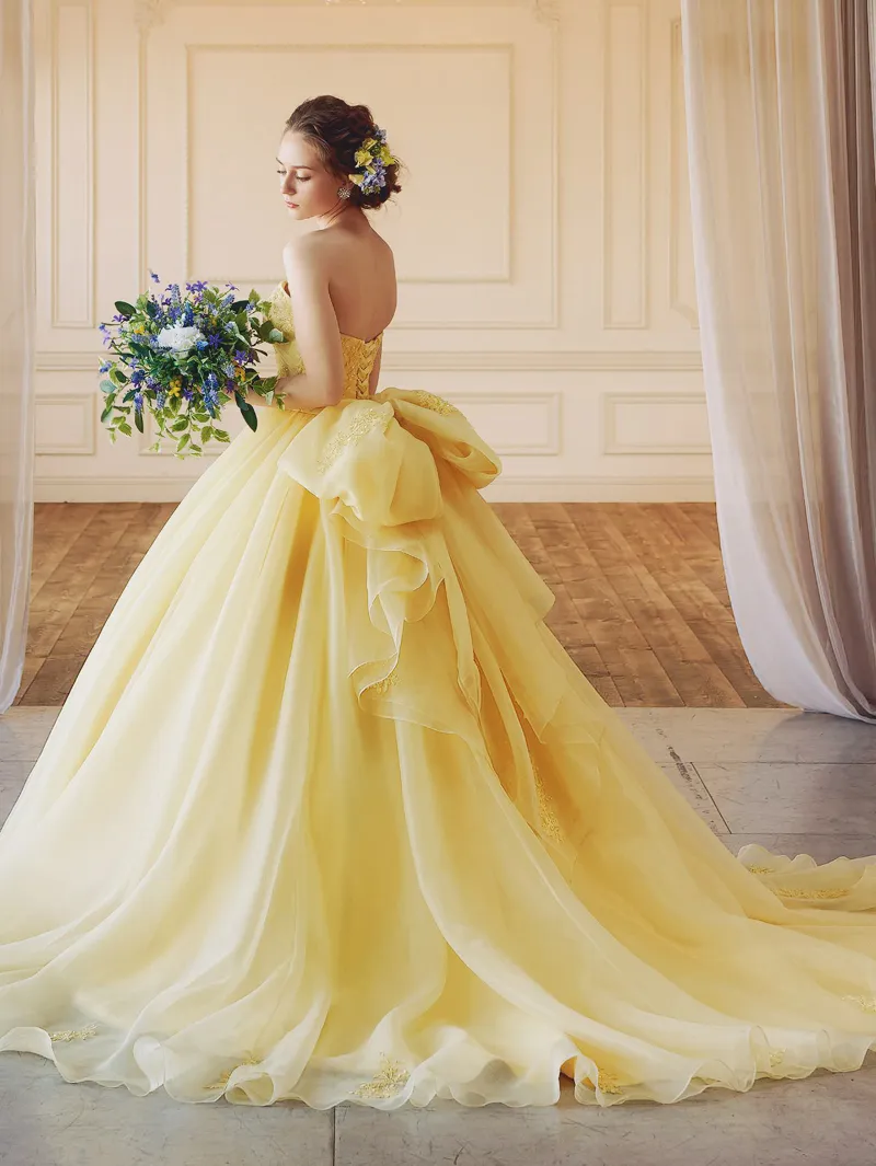 Princess Yellow Quinceanera klänningar Romantisk bollklänning Prom Dresses Sweetheart Puffy Organza Sweet 15 år gammal klänning Robes de Soi205U