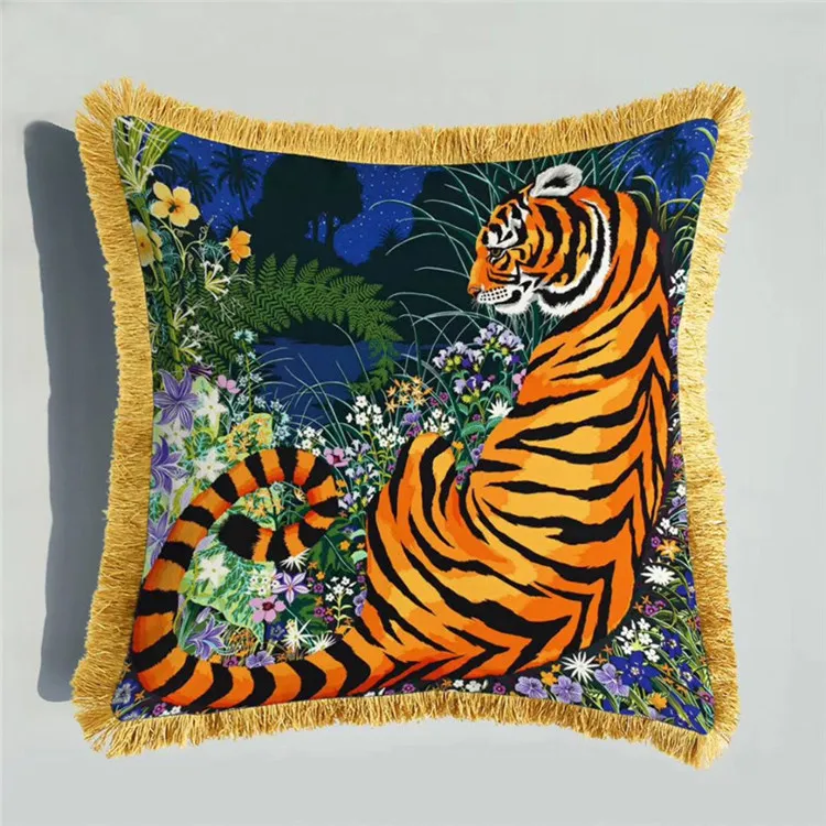 Luxury Tiger Leopard Cushion Cover Double-sided Animals Print Velvet Pillow Cover European Styl Sofa Decorative Throw Pillow Cases 45cm*45cm