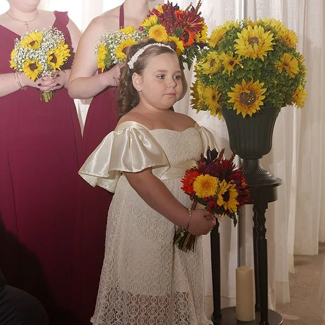 Plus Size Square Lace Flower Girls Dresses For Wedding With Short Sleeves and Sash Girls Pageant Dresses Formal Gowns