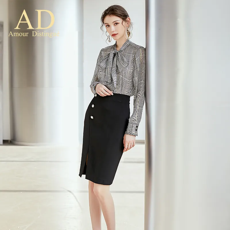 Trajes con falda tubo online