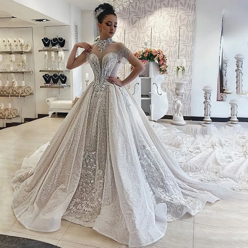 Luxury Shinning Chapel Wedding Dress Sheer Neck and Long Sleeve Beading Tassel Abric Dubai Wedding Gown Court Train Bridal Gown