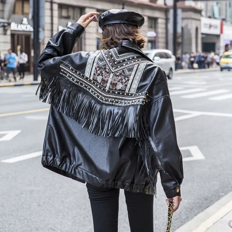 Chaqueta de cuero PU 2020 para mujer, abrigo corto de cuero Punk con borlas y remaches holgados para mujer, prendas de vestir exteriores para motocicleta, abrigos bordados para mujer PY116