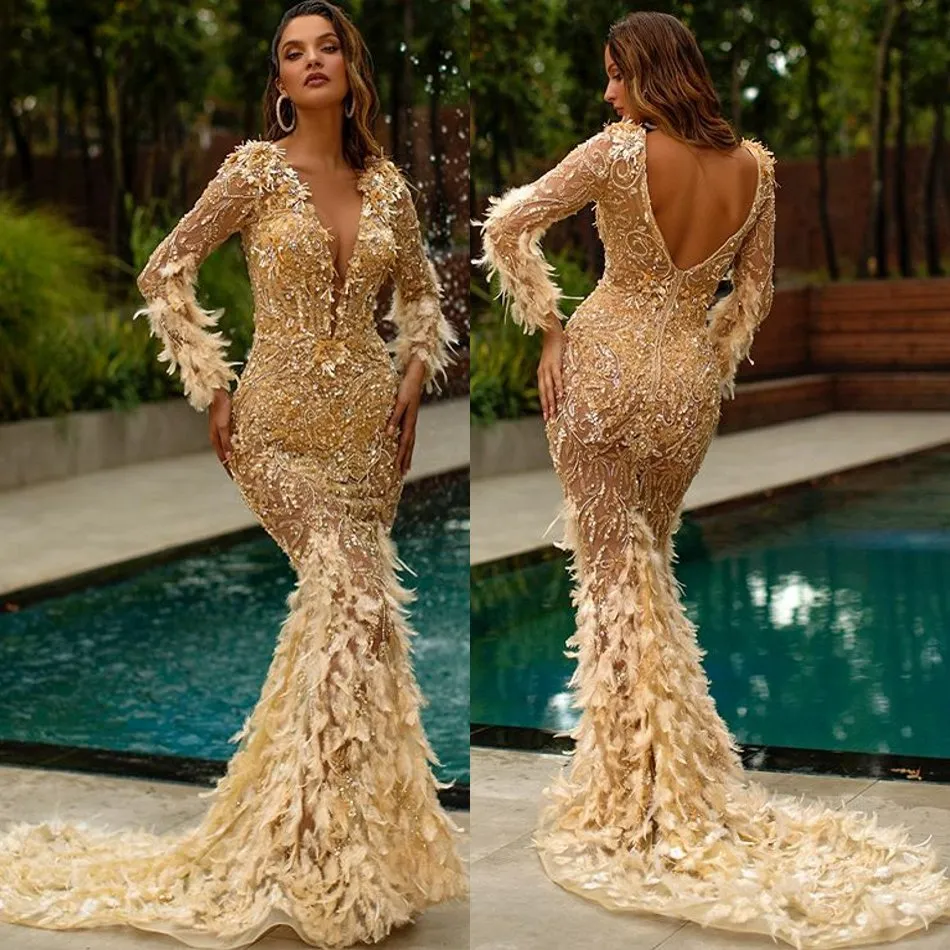 2020 Altın Mermaid Abiye V Boyun Aplike Boncuklu Tüy Uzun Kollu Balo Elbise Backless Ruffles Sweep Tren Örgün Parti Kıyafeti