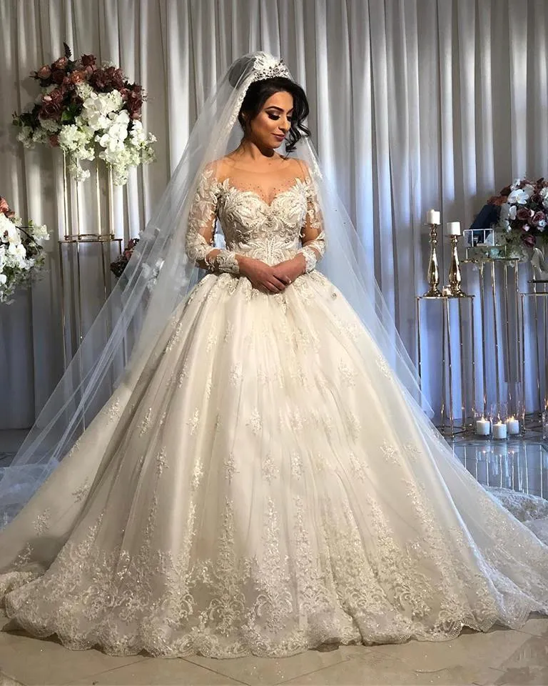 Luxury Long Sleeves Lace A-line Dubai Wedding Dresses 2020 Sheer Crew Neck Appliques Beaded Vestios De Novia Bridal Gowns with Button BC2843