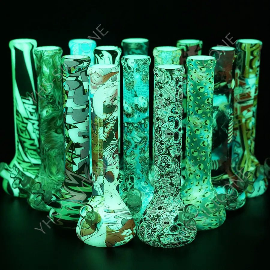 Accessoires pour fumeurs 13.3 '' Bécher Bong Tuyaux d'eau en silicone Plate-forme pétrolière en verre Bongs brillent dans les motifs colorés sombres Narguilés