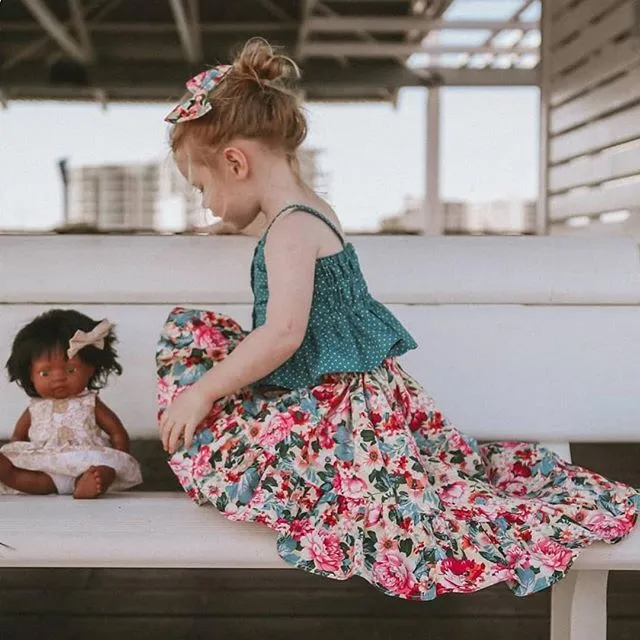 Zomer kinderkleding 2019 nieuwe explosie meisje blauwe jarretel top + onregelmatige bloem rok tweedelige kind p109